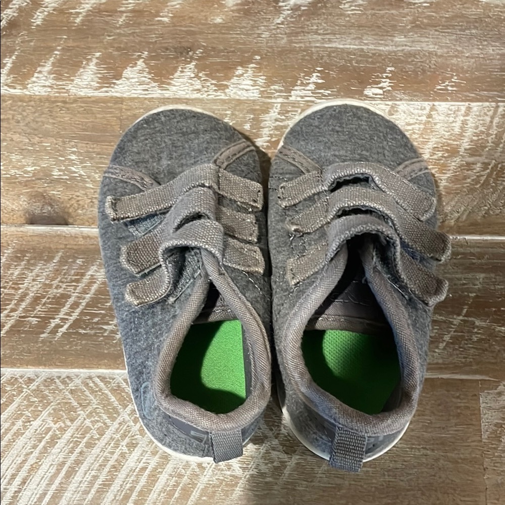 Gray Kids Shoes with Green Insole
